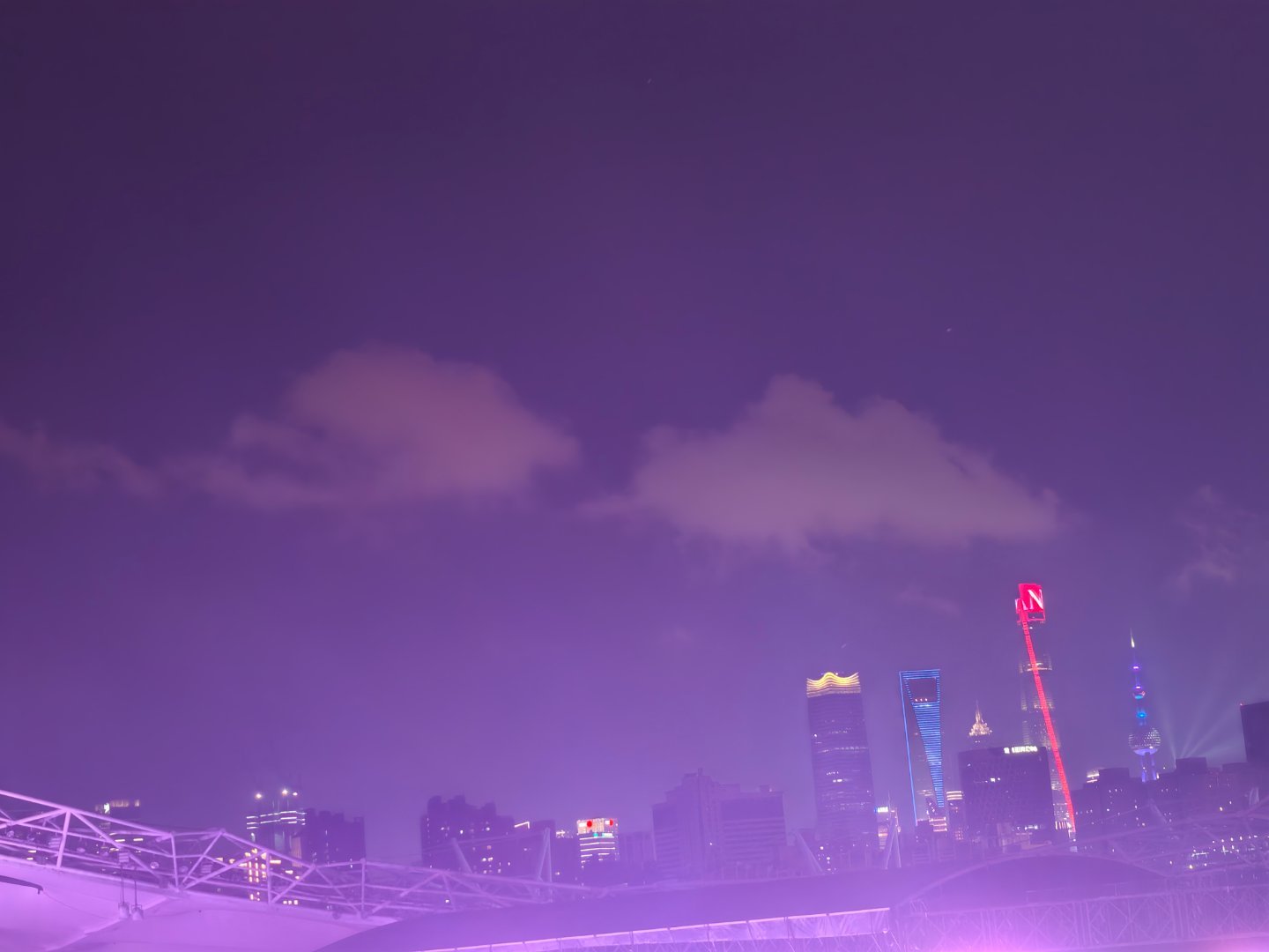 昨天的演唱会上，我看见了两朵一样的云