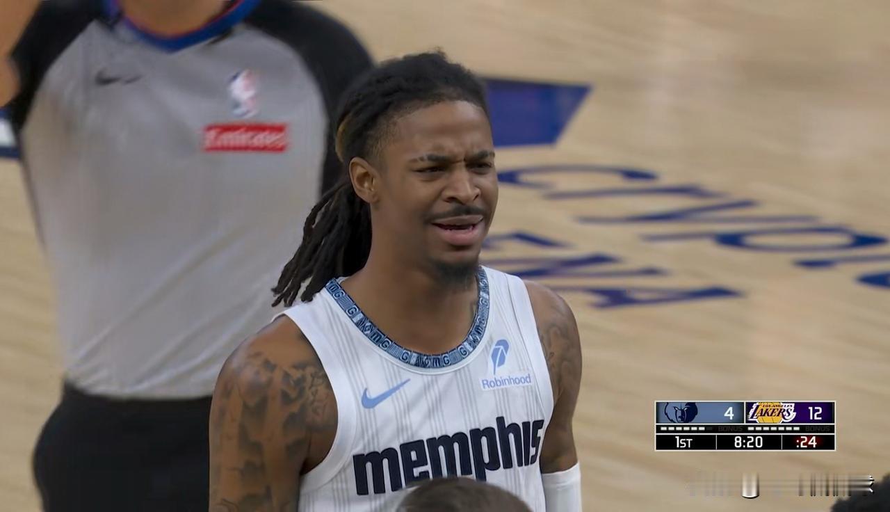 灰熊当家球星莫兰特真是太烂了！在今天灰熊客场挑战湖人的上半场比赛中，莫兰特的表现