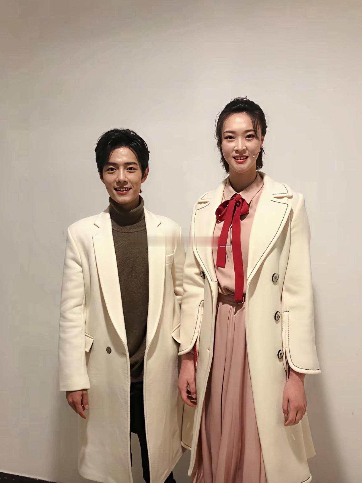 第一次见这么娇小的肖战 ​​​