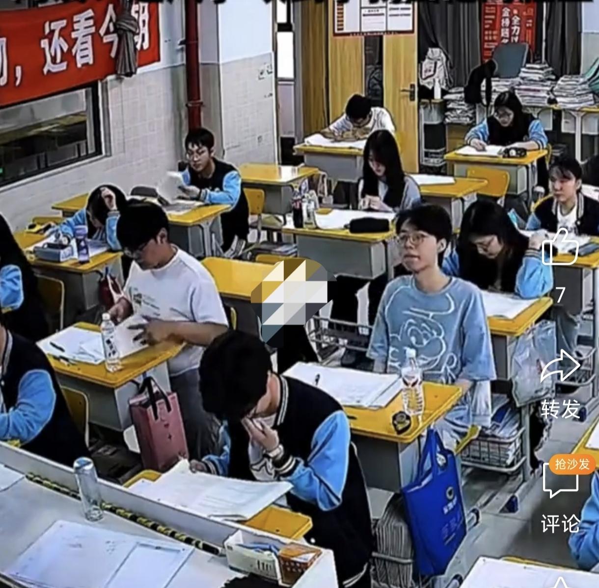 笑着笑着就哭了！近日，河南，班主任将高三同学毕业前最后一次听力换成了《起风了》，