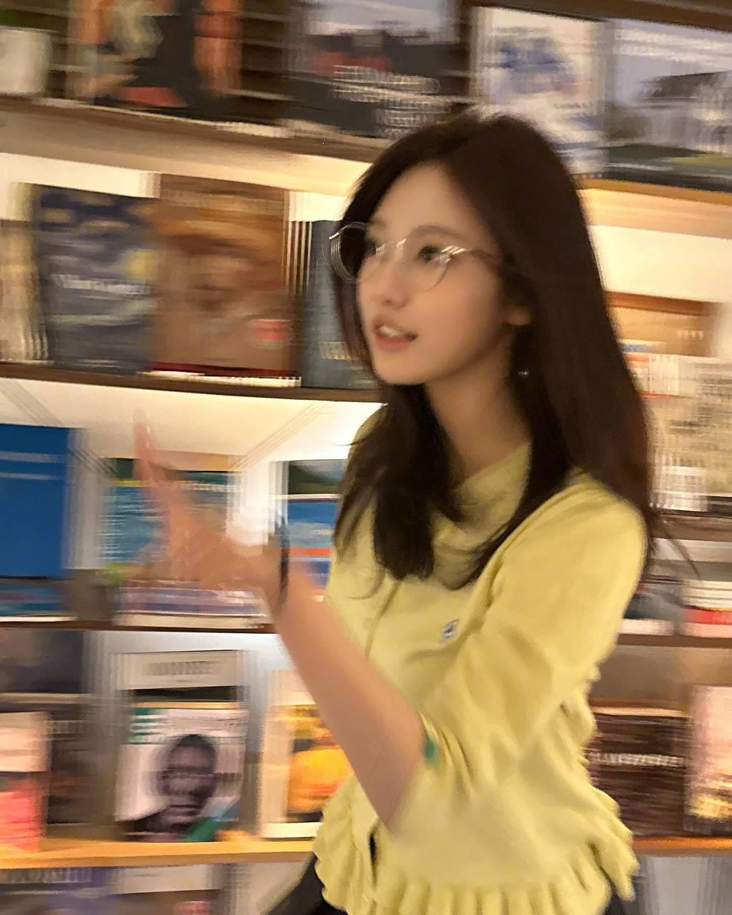 完全清纯学姐 初恋感拉满…💛✨✨*宁艺卓 NINGNING ​​​