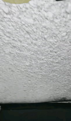 雨都下这样了，你这雨刮器开不开的也无所谓了。视线都没了，你不赶紧靠边停车，还开啥