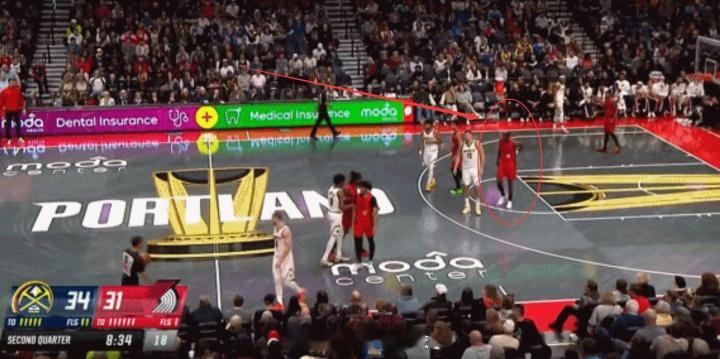 四个中锋上过三个了！暂停回来杜普-里斯登场 杨瀚森还未获得机会杨瀚森与偶像约基奇