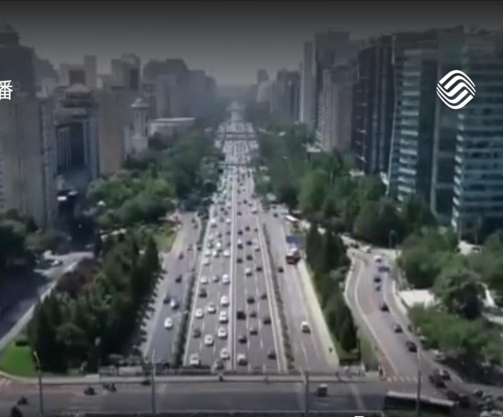 从繁华都市的天际线，到前沿科技的实验室，中国正全速迈向高质量发展。香港维港两岸摩