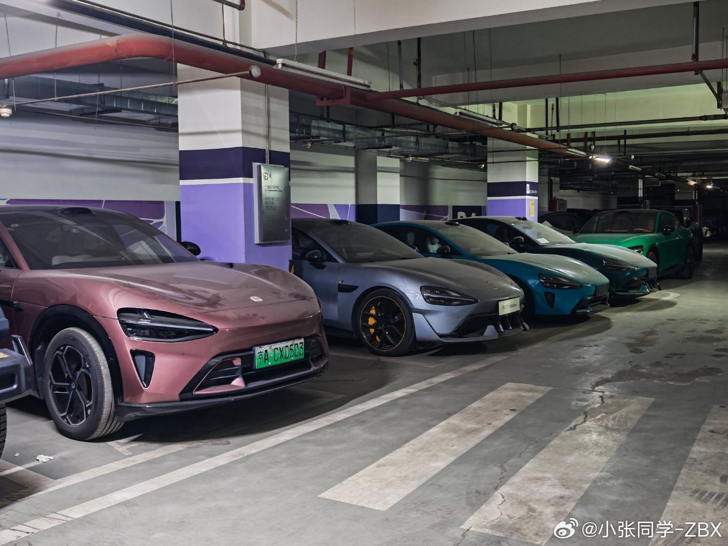 小米SU7和YU7试驾车很充足啊看起来很久没洗车了，都落灰了