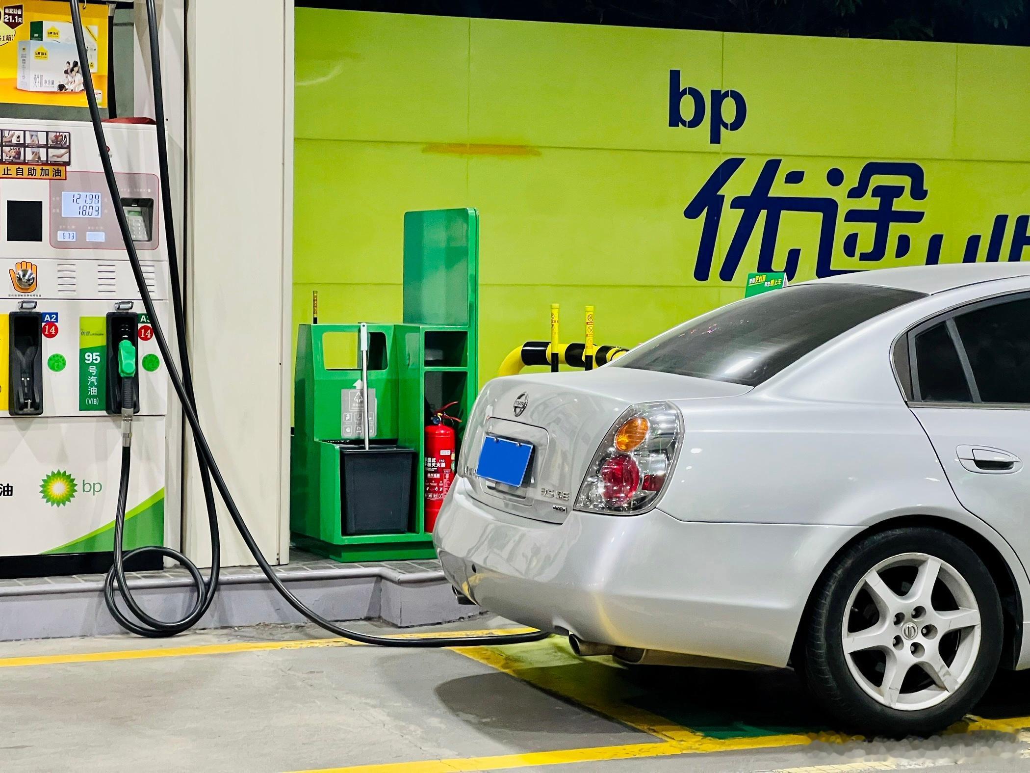 3.5的排量，4AT高速120要2400转，21年的老车，跑了301公里，加油加