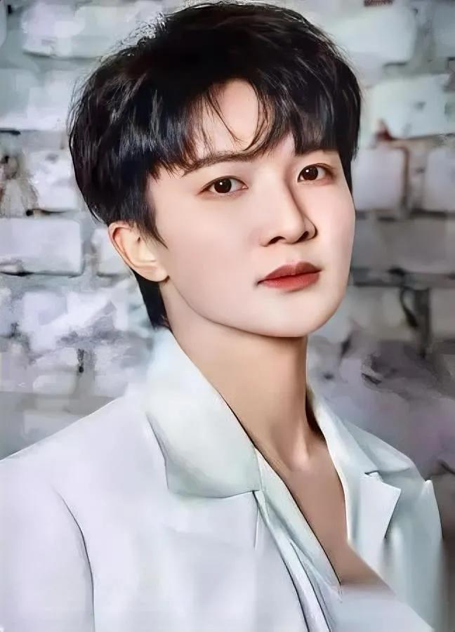 选错人了！

周深不适合全运会！

不是黑，他空灵嗓音像月光，但开幕式要的是太阳