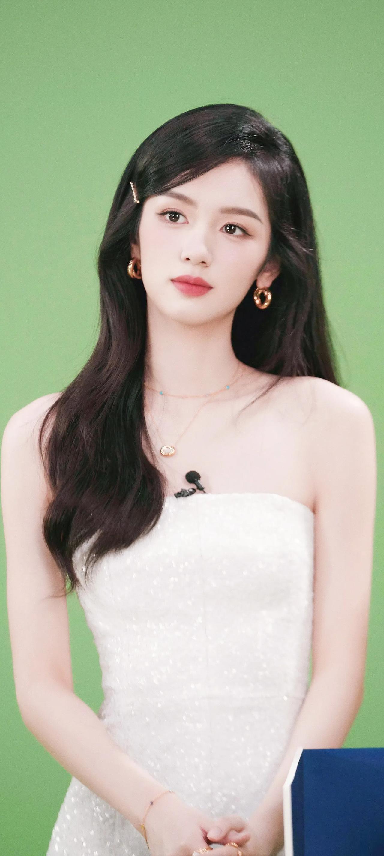#周也# #女明星谁最美# #惊艳女神# #高清美女#
达人推荐女主角唇泥