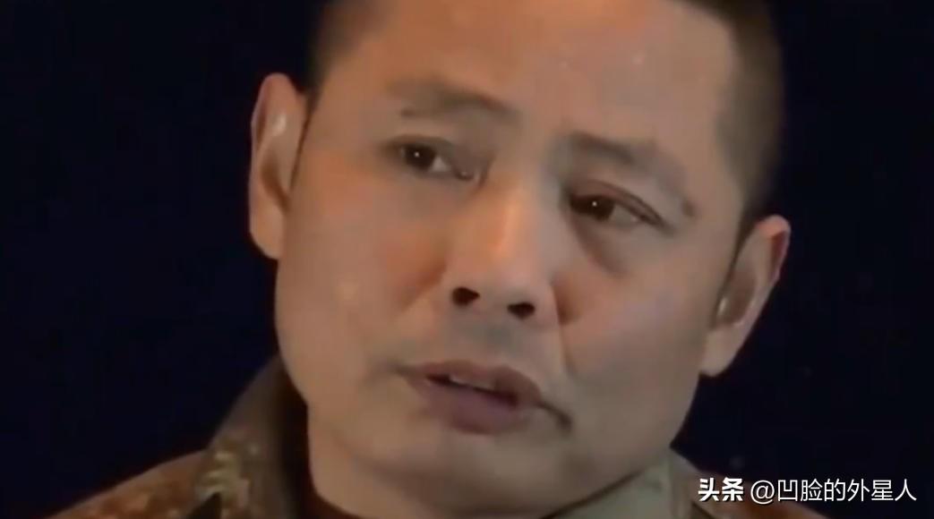 2007年，对越自卫反击战的老兵刘亮华去办低保手续，却被工作人员辱骂，顿时怒火中