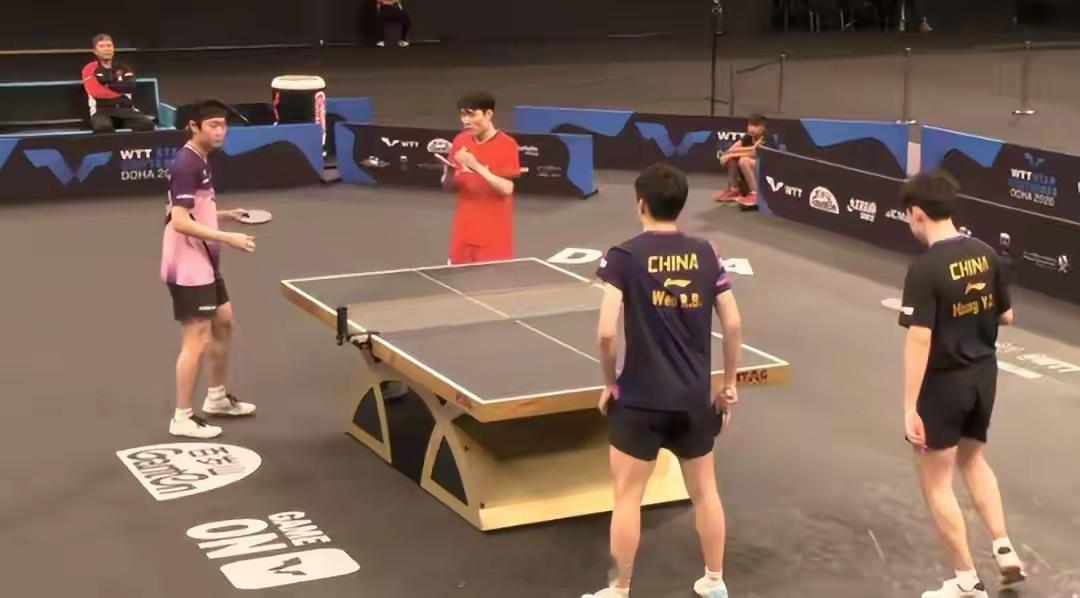 1月18日凌晨，WTT多哈球星挑战赛男双决赛落幕，国乒组合黄友政/温瑞博在1-0