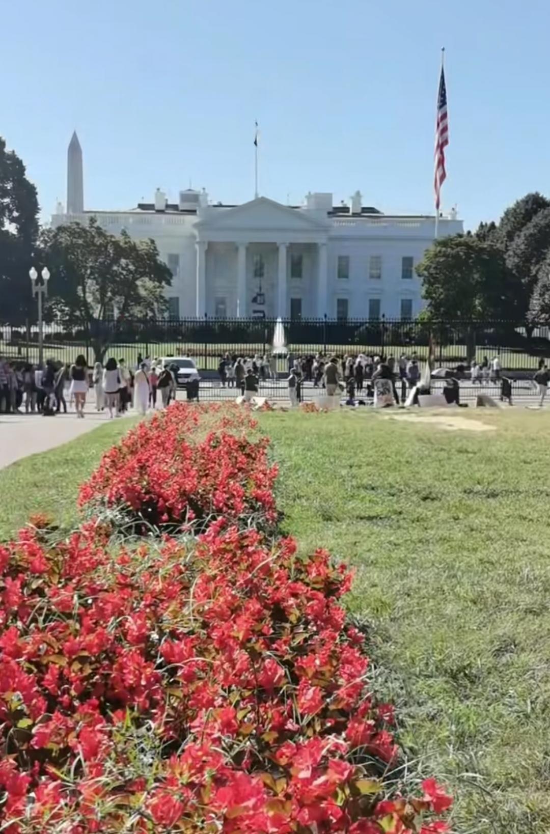 最近，一位美国大叔的视频，在网上引起了热议。
    他对着镜头说，"你们天天说