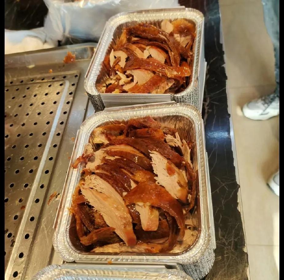 老娘最近一天得吃好多次饭，吃一会就饿了，因为每次吃的不多，本身还有糖尿病。

老