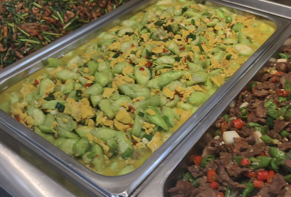 卫生亲民低消费高享受
        炎热的夏天人们的食欲变差，还不想做饭，于是