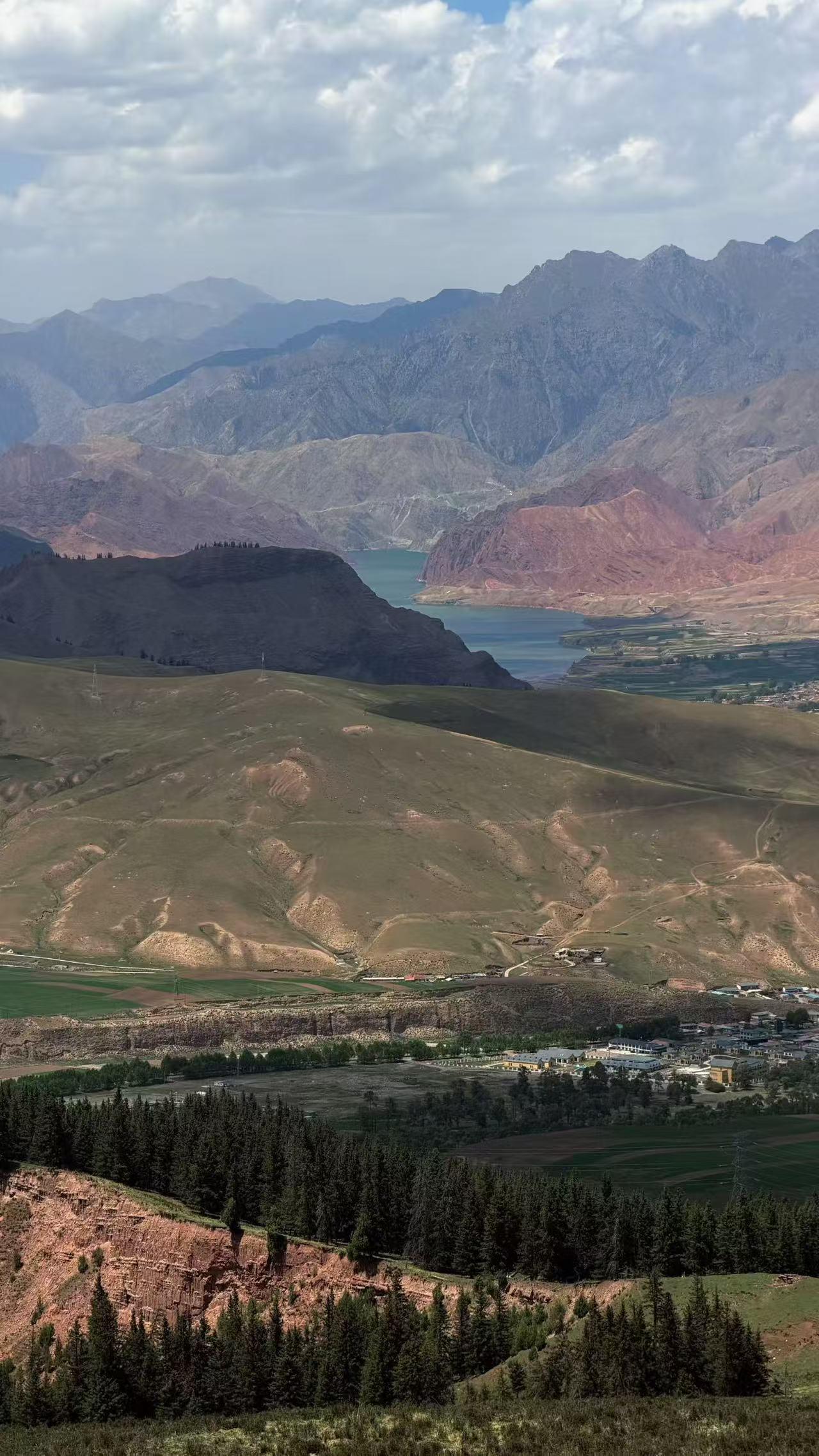 青海旅游，祁连山美景打卡攻略🏔️
来了祁连山才懂什么叫人间油画！雪山、丹霞、草