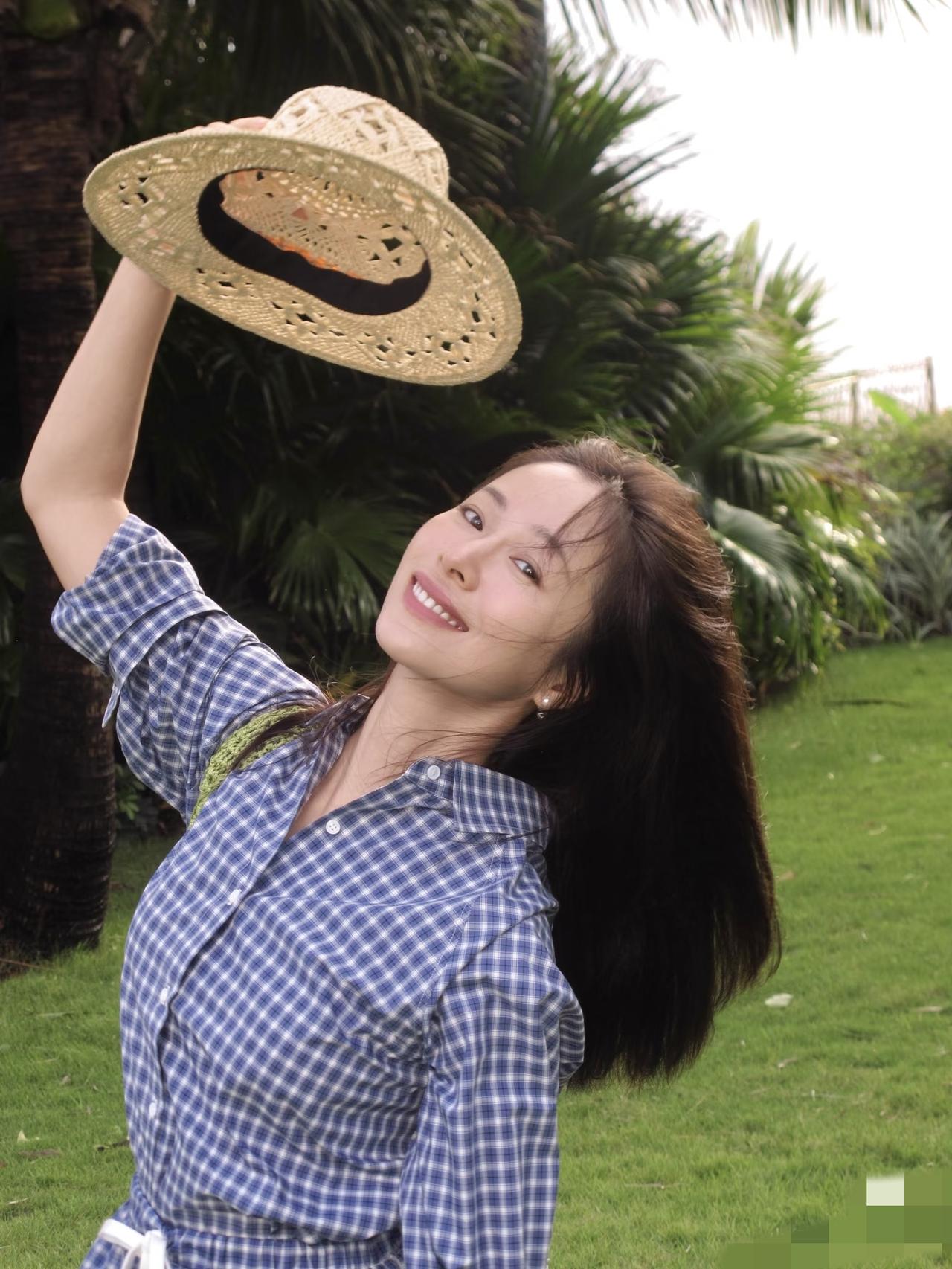 江一燕坦言结束婚姻，
又给每位女性敲了记警钟：
你能悄悄步入婚姻，也能

默默养