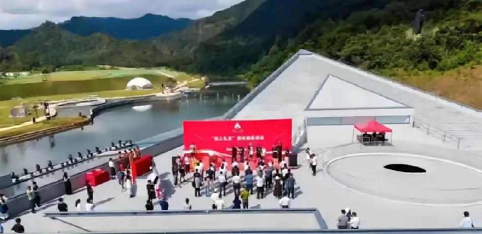 真的太令人气愤了！日本人在广东重要水源地建美术馆这事，真得警惕。这座由日本建筑师