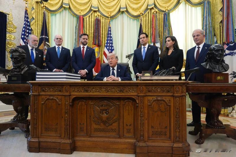 【特朗普发文宣布取消美国代表前往巴基斯坦的行程】
华盛顿2026年4月25日，美