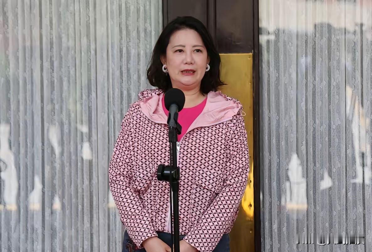 “台独”分子吴思瑶出来放话了！

5月2日，吴思瑶公开说出一堆颠倒黑白的话。
她