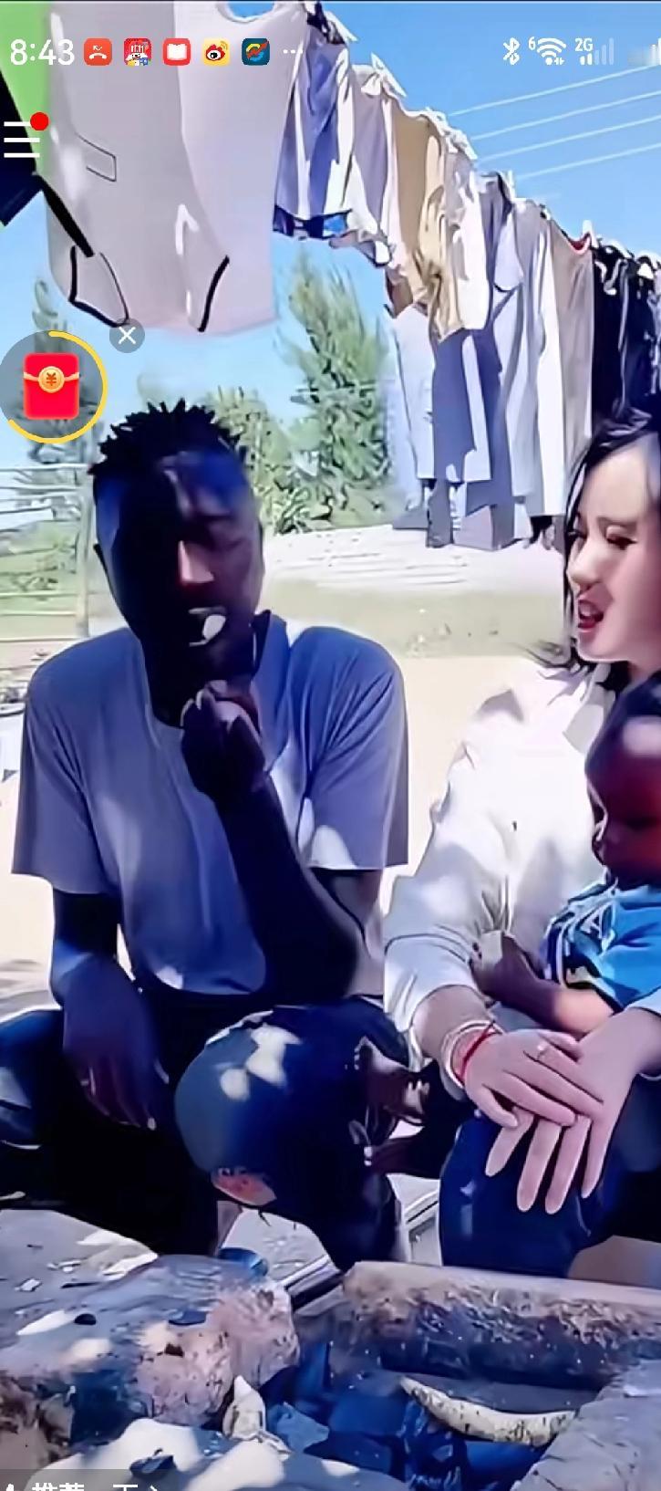 爱情不分国界，跨国爱情也能开出幸福之花。
这位漂亮的中国女人是因为爱情，跟当年来