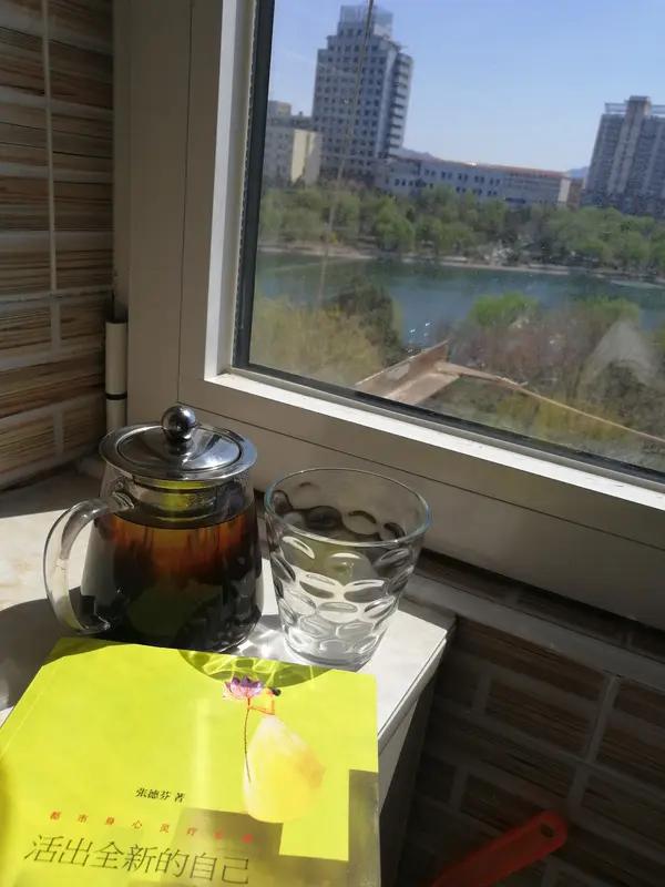 抛开钱不谈，我最需要的还挺多。
首先是健康的身体。现在熬夜、久坐成了生活常态，颈