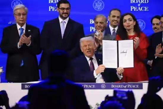 最近，世界上可热闹了。奇葩的特朗普，想出一个阴招，成立什么加沙问题和平委员会，自