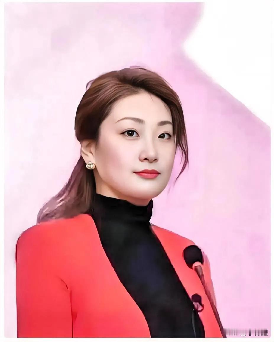 杜建英这会儿估计偷着乐呢，倒不是因为宗馥莉不当娃哈哈董事长了，也不是她官司输了、