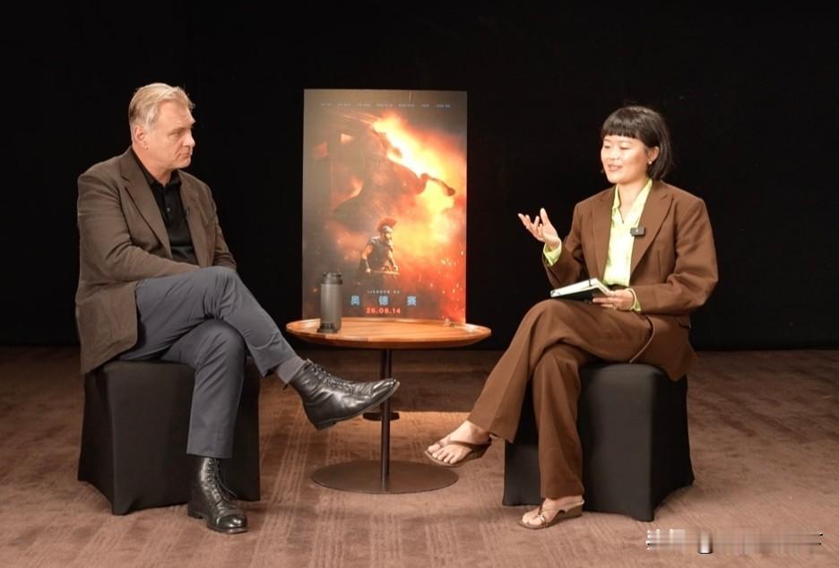 恕我直言，真没看出来这个女博士采访的有多么厉害，她要真想挖点料出来，还不如问诺兰