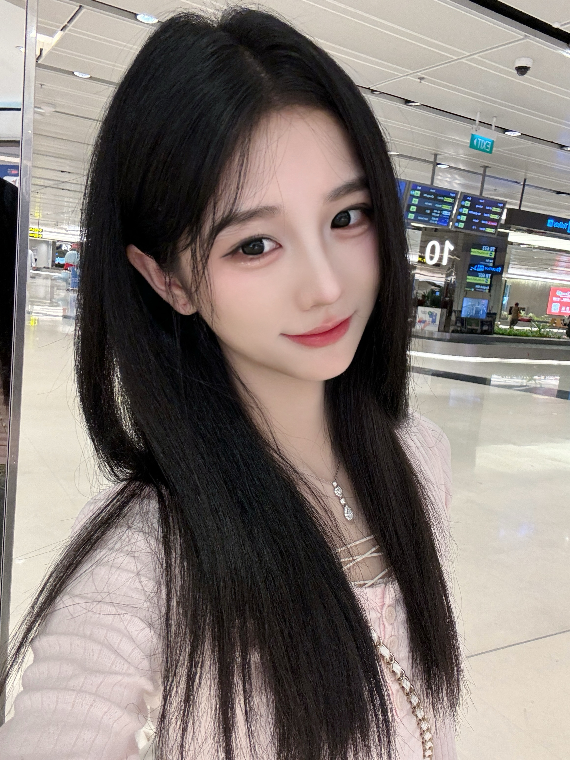 ε-(´∀｀; ) ​​​