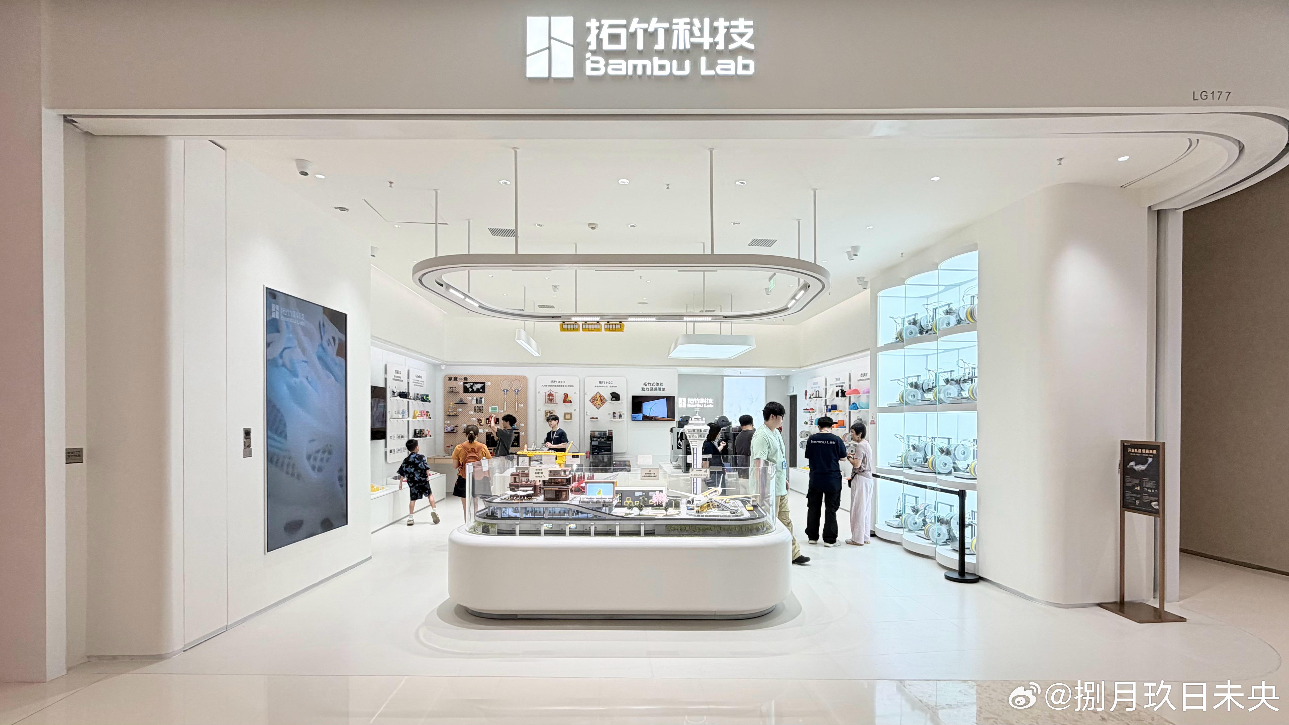 第一次在线下看到拓竹的店唉