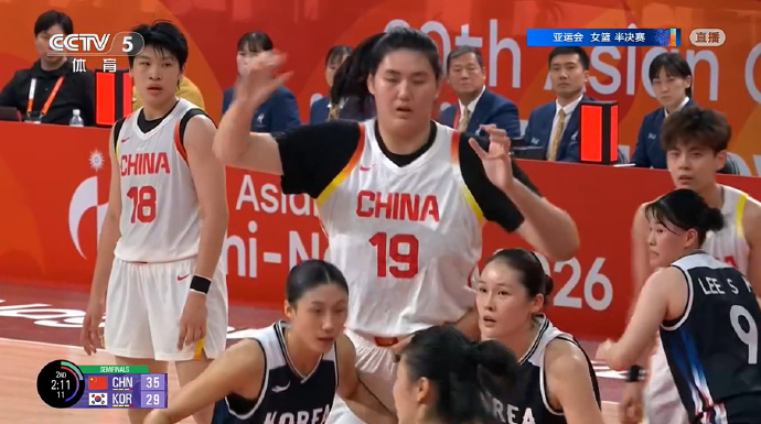#韩国没人能防张子宇# 谁是内线？中国女篮底线球韩国女篮派两名内线篮下顶住张子宇