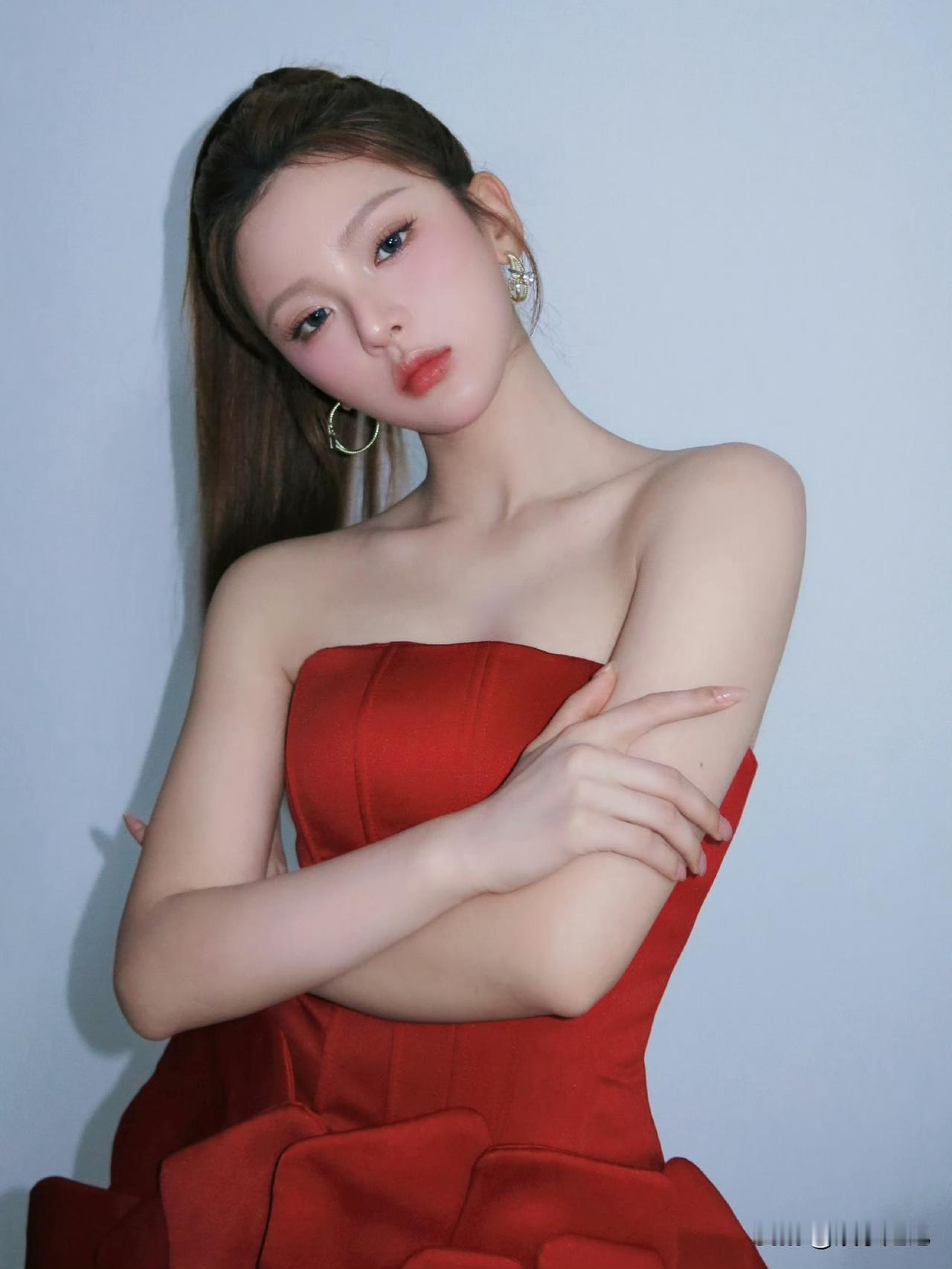 杨超越令人心动的offer造型[期待]超越妹妹可盐可甜 ​​​