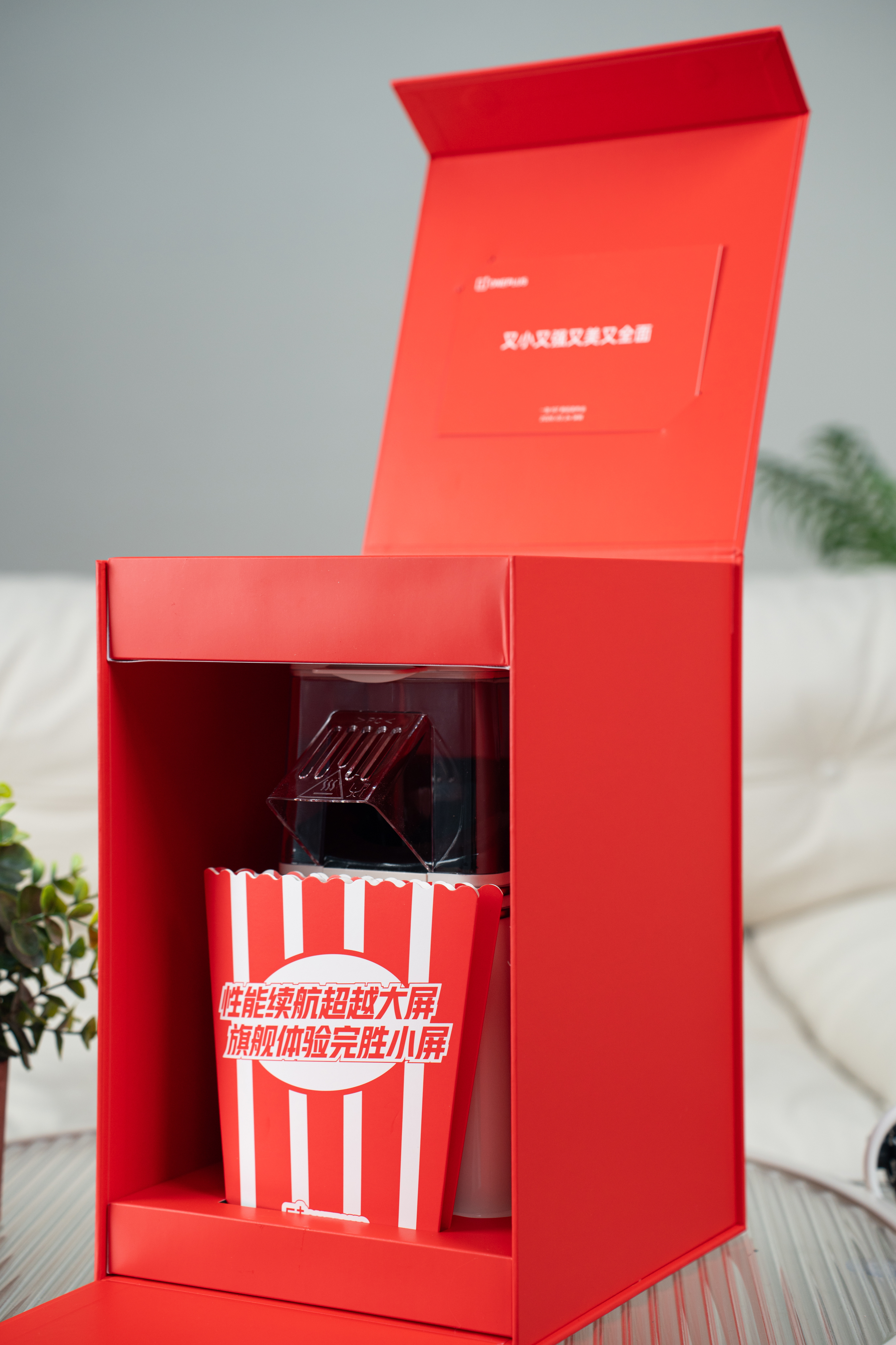 刚刚收到一加寄来的快递，拆开一看直接愣住——这居然是一台爆米花机不得不说，一加是