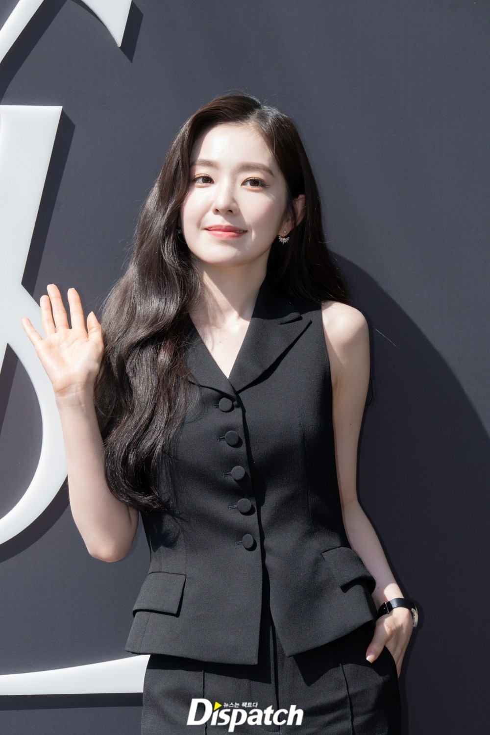 Irene[超话] 260903 YSL Beauty新闻图 ​​​