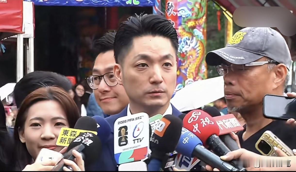 蒋万安出来回应军购案通过了，非常简短圆滑，只表示支持，不评价哪一种方案的好坏。
