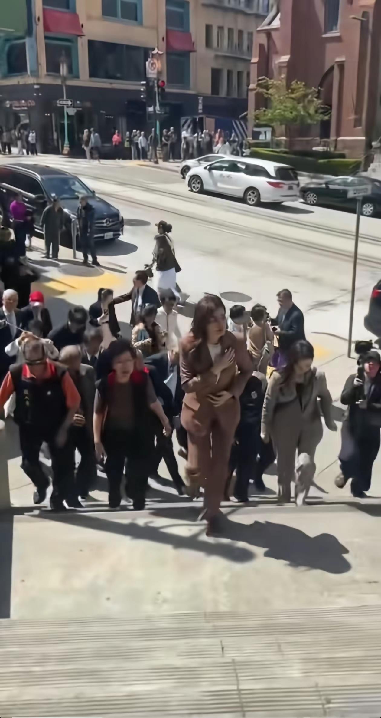 台湾政客，只要不谈统一，只谈和平， 应通通视为独派，只不过暗独罢了，就是一帮投机