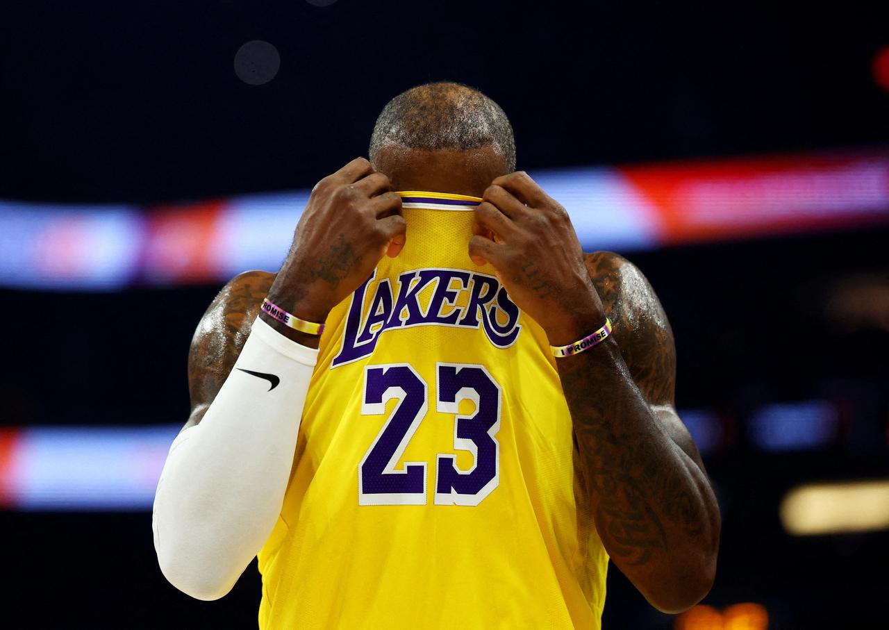 詹姆斯正负值-33，本赛季新低！

詹姆斯出战32分26秒，投篮13中7，三分3