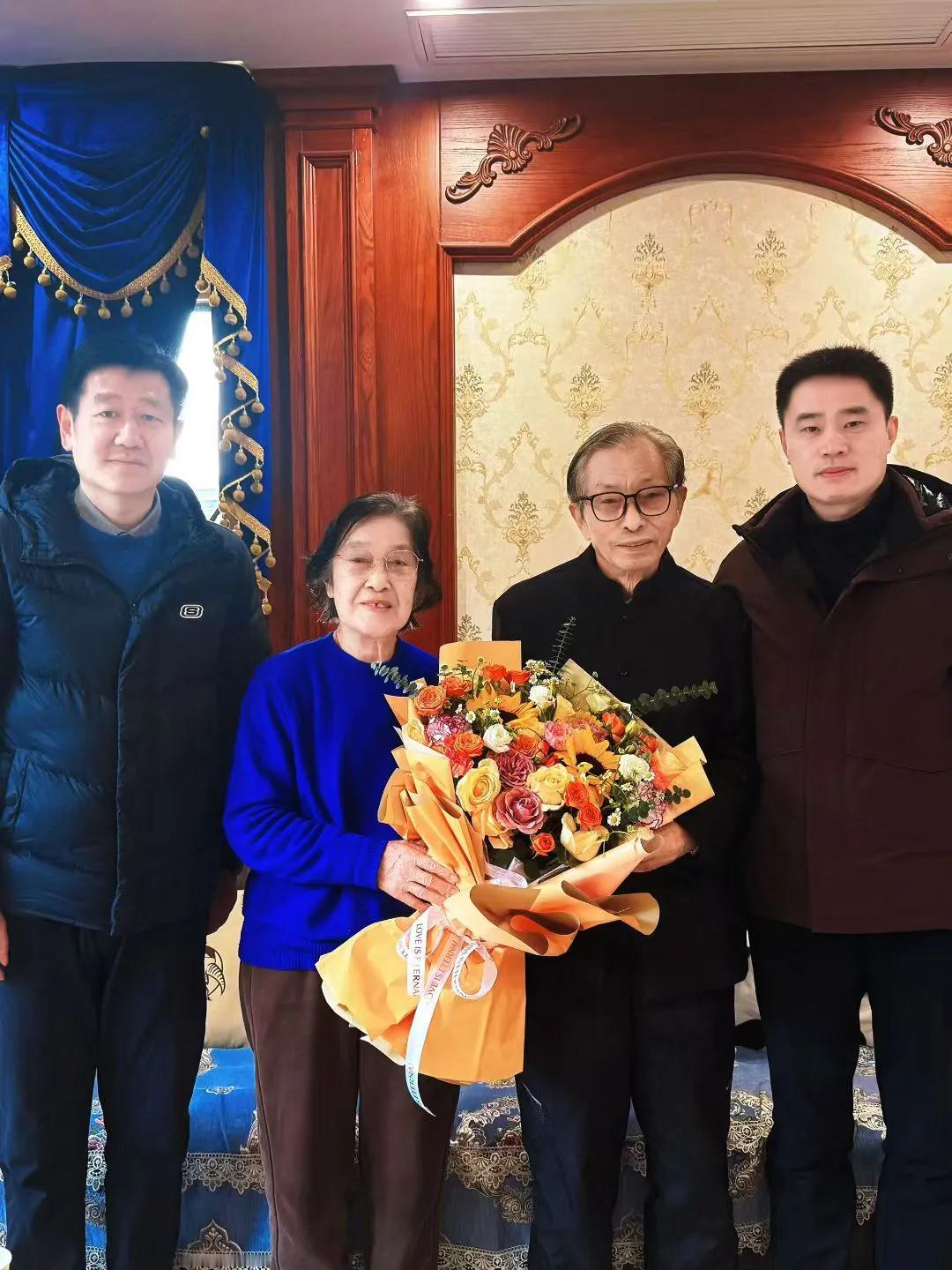 记事篇（顾焕章）：春节前夕话农经！

   春节即将来临之际，南农大经管学院党委