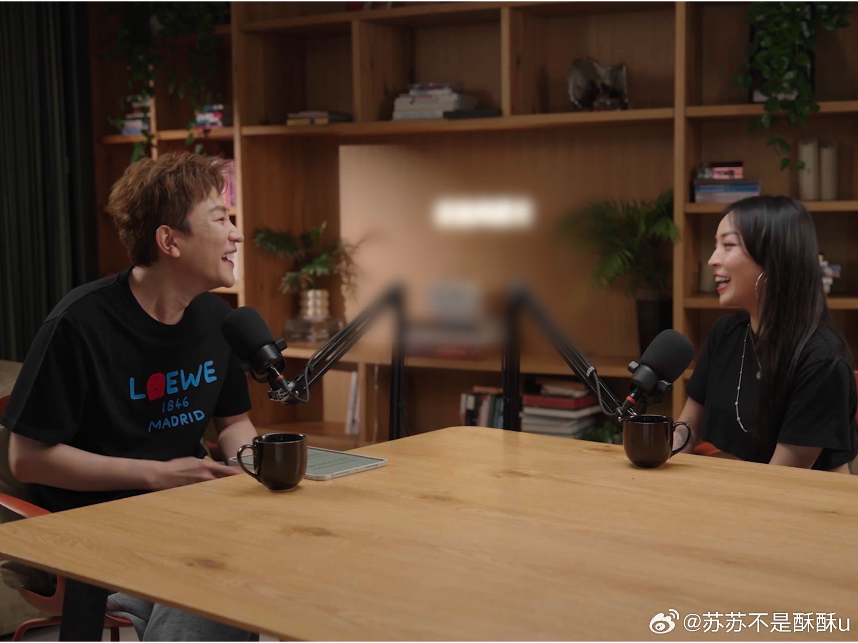 VaVa回应怼梁源的原因VaVa谈及和梁源的争议，坦言乐评不该是居高临下的评判。