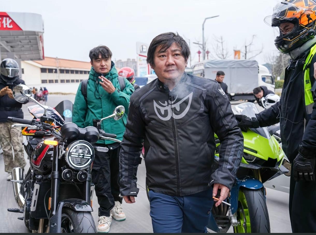 我的天啊，张雪你现在都成了大网红和公司老板了？你的张雪机车竟然也在世界级比赛上夺