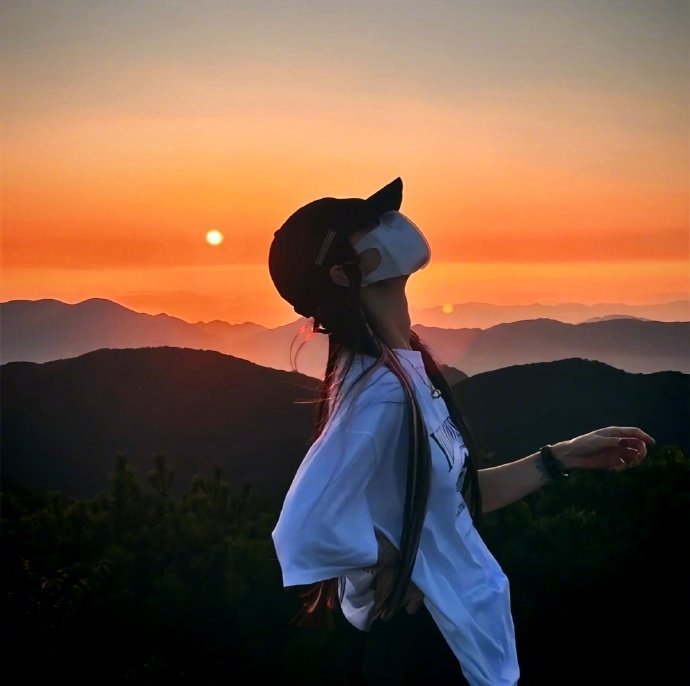 ☕️“当一个女人无法养活自己时 所有的男人都怕养她 当一个女人能养活自己时 所有