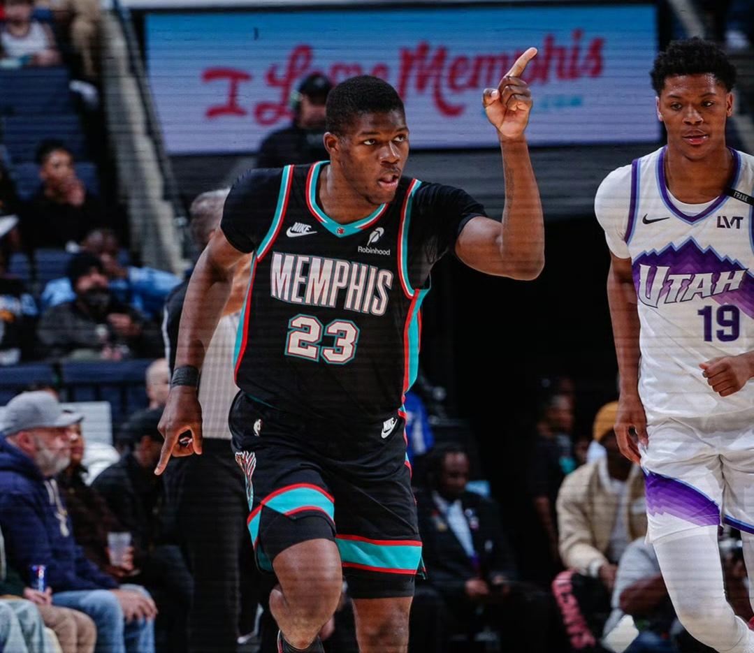 腰王伤愈归来，菜鸟大杀四方。
专挑弱队复出，灰熊战爵士，腰王莫兰特迎来复出。突破