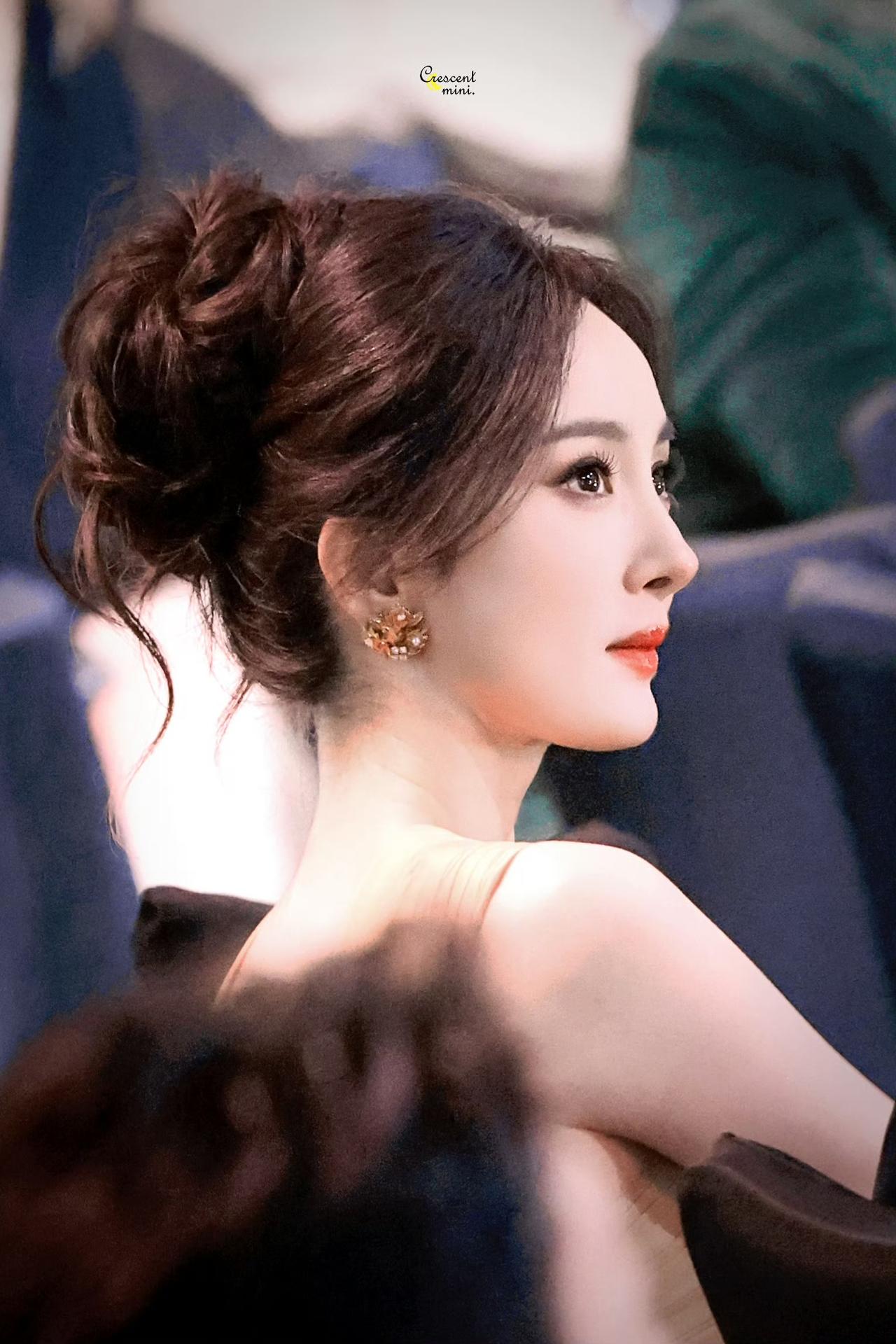 娱乐圈还有哪些女明星是气质美女? 杨幂 
谁堪称最美的女星 
如此美丽的一张脸[