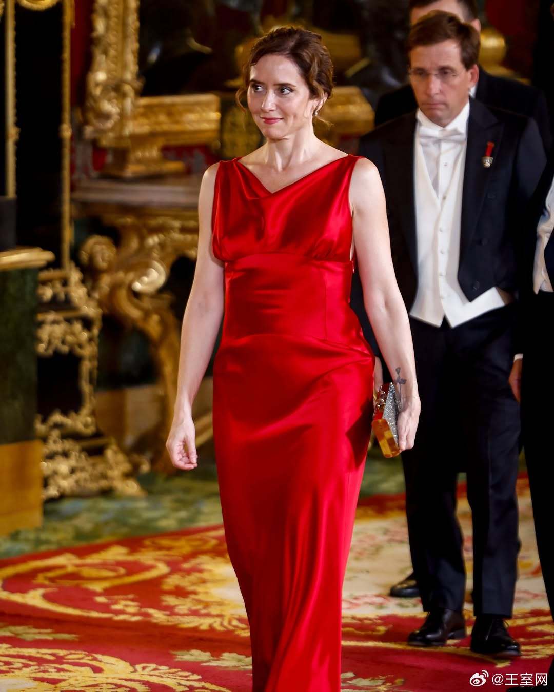 马德里大区主席Isabel Díaz Ayuso 伊莎贝尔·迪亚斯·阿尤索女士穿