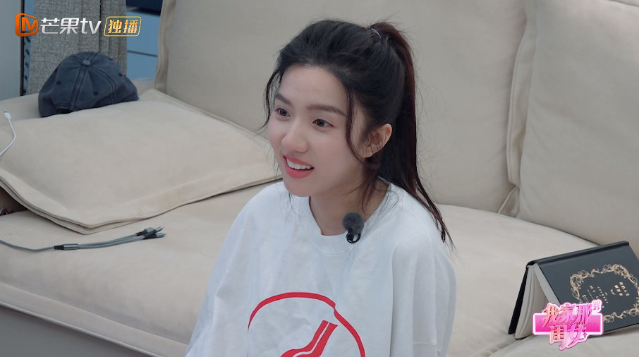 苏晓彤和妈妈时隔多年的和解我家那闺女 苏晓彤聊起儿时上台表演失败的无助，至今难掩