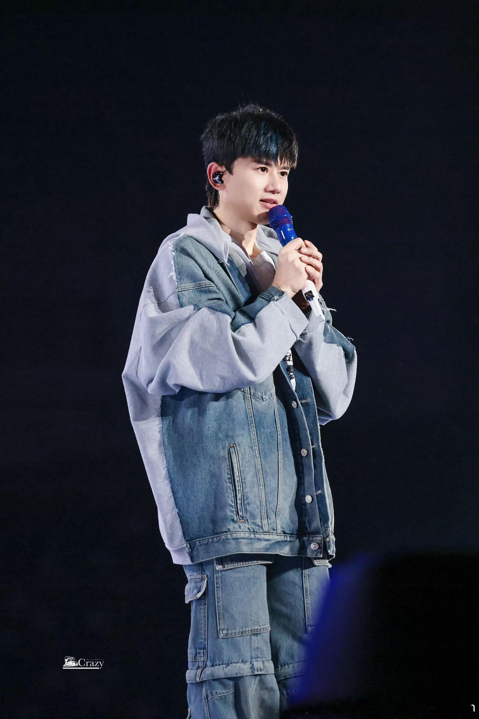 冬天就应该穿的暖和一点包包一点把我们宝宝包起来的感觉 这样让人看的心里也暖暖的 