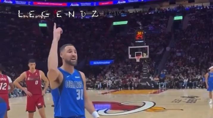 热火双向也说克莱是废物？
加德纳：“废物”（bum）
克莱：“你T**谁啊？你不