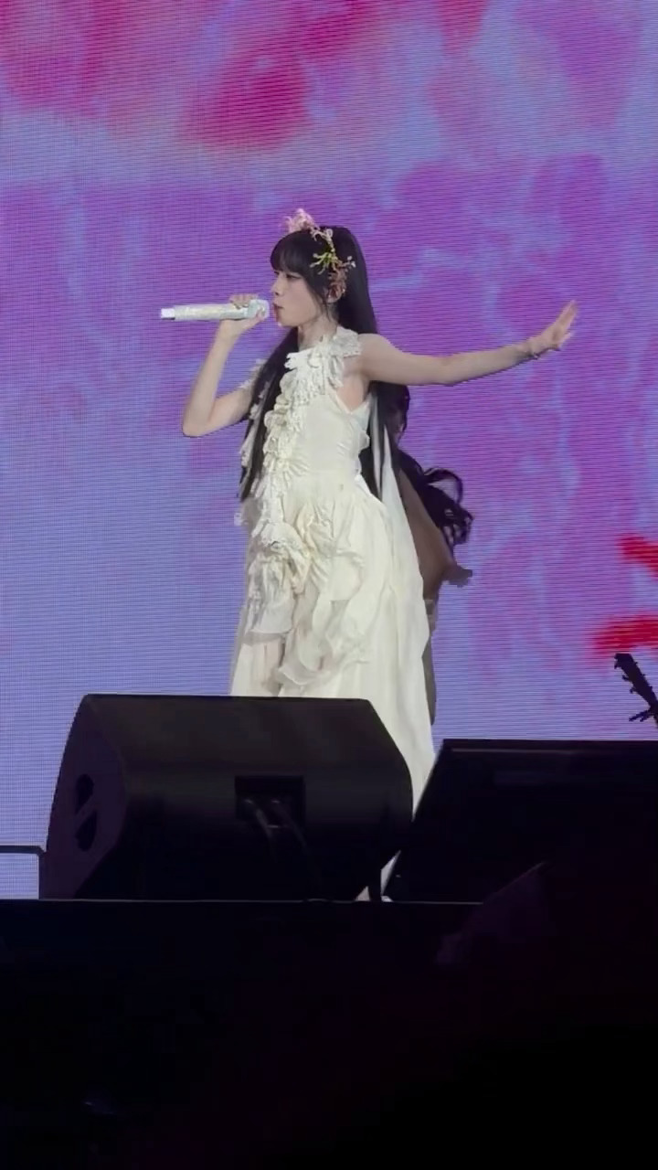 宋雨琦问粉丝听懂新专辑了吗宋雨琦老家开演唱会上座率暖心互动名场面打卡✅宋雨琦「2