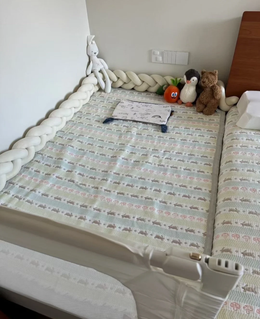 被宝宝床惊艳到！这么平整的床也太治愈了！