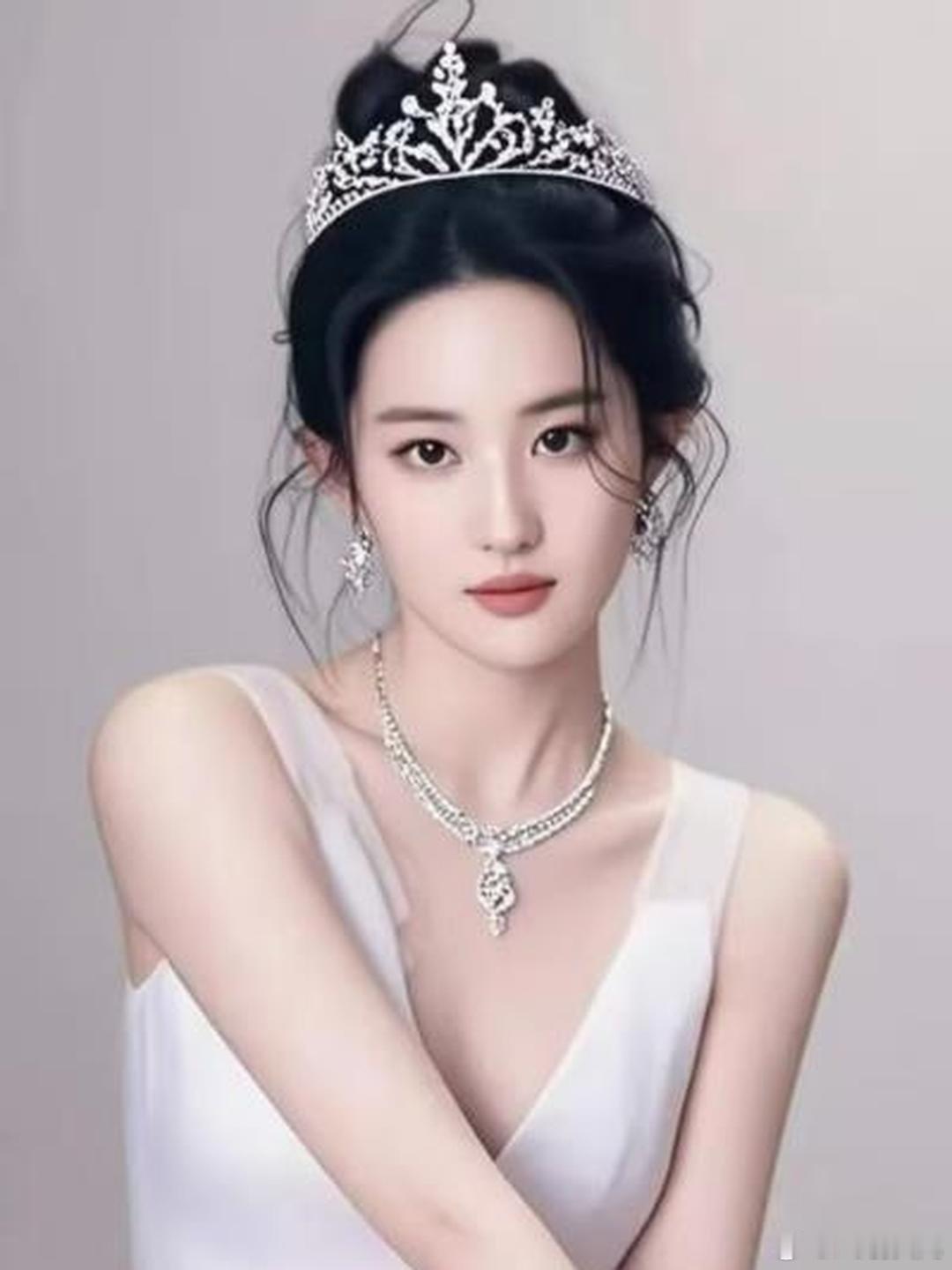 王楚然被烟人逼没招了 “白眼女神”王楚然在《浮生》剧组被拍到随身携带一个类似小风