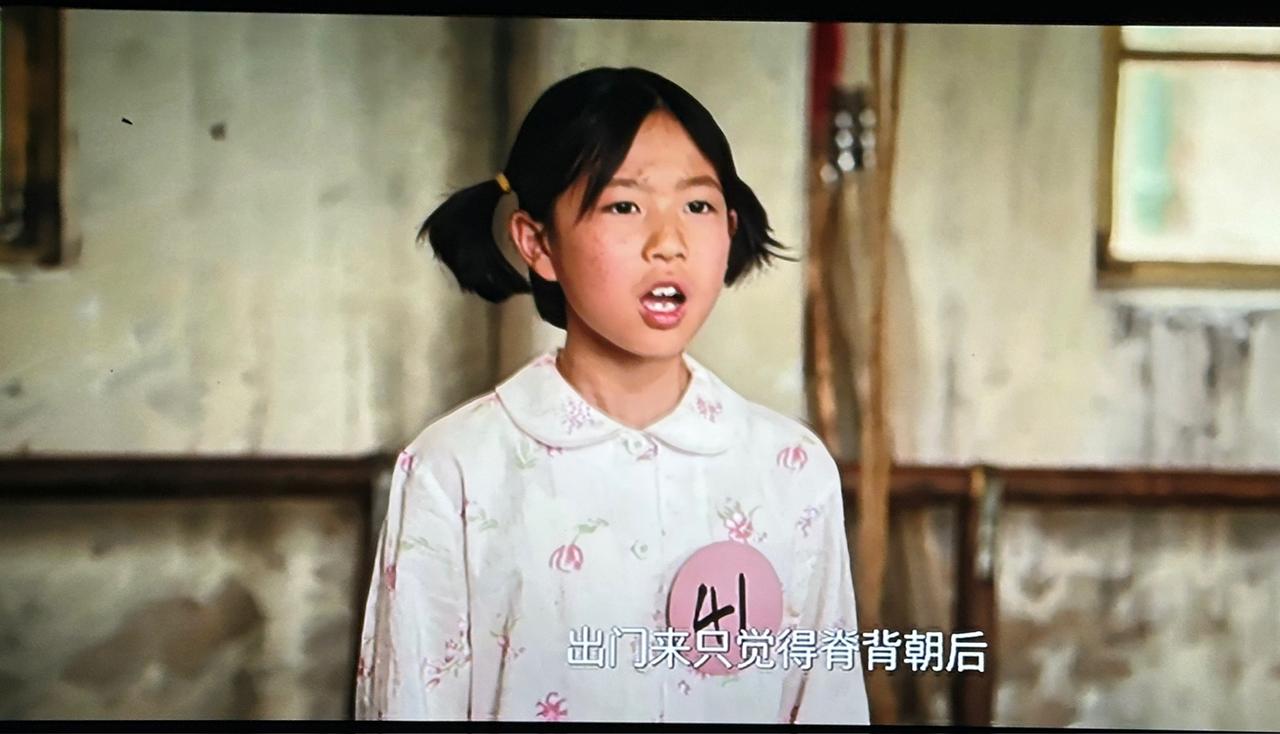“他大舅他二舅都是他舅，高桌子低板凳都是木头……”易青娥的这一嗓子声震屋瓦，惊艳